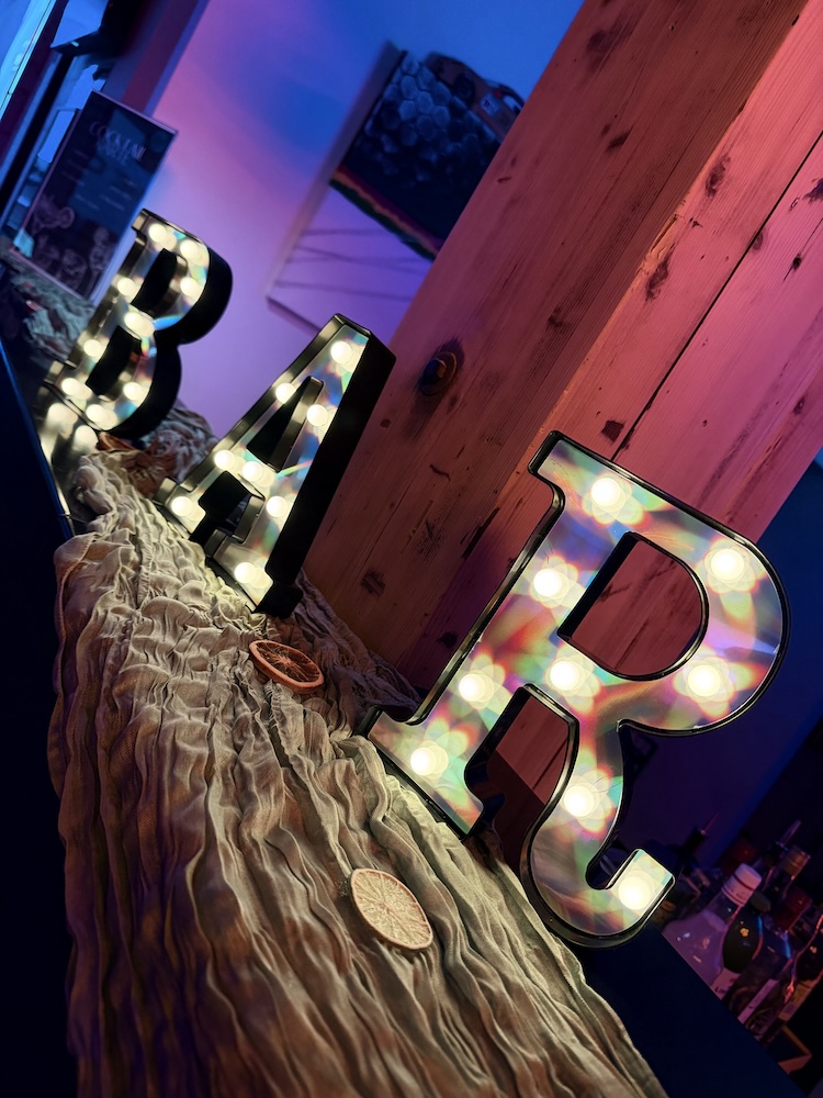BAR Lounge